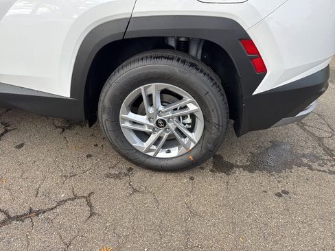 New 2026 Hyundai Tucson SE image 11