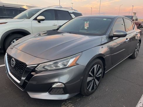 Certified 2021 Nissan Altima 2.5 SV w/ SV Premium Package image 1