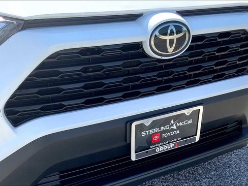 Used 2022 Toyota RAV4 XLE FWD image 28