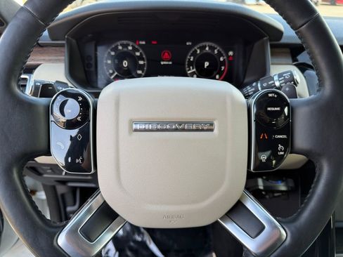Used 2019 Land Rover Discovery SE image 21