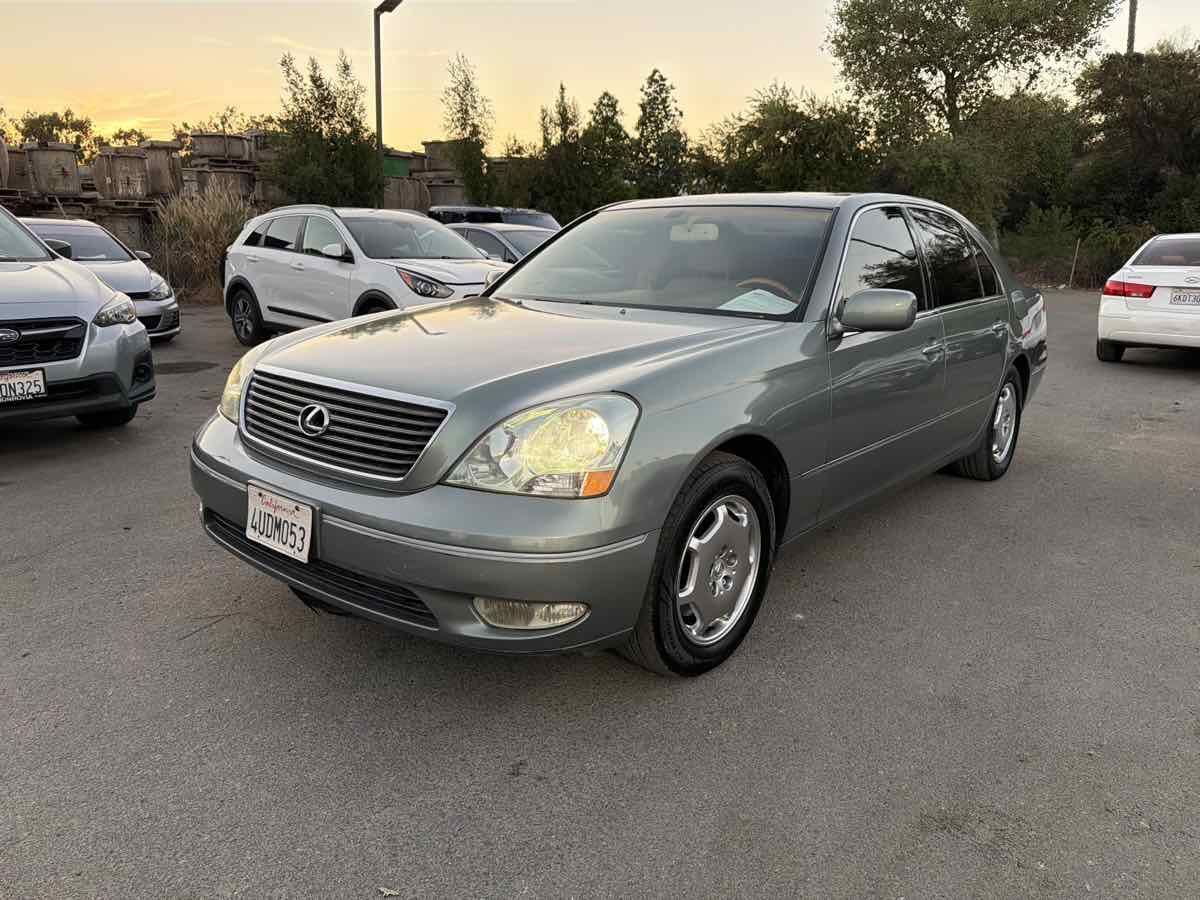 Used 2002 Lexus LS 430 w/ Navigation/Mark Levinson Pkg RWD image 3