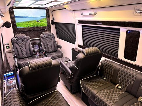 Used 2023 Mercedes-Benz Sprinter 3500 w/ Parking Package image 19