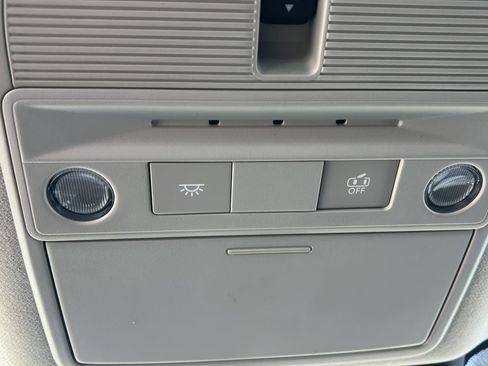 New 2026 Nissan Sentra SV w/ SV Convenience Package FWD image 22