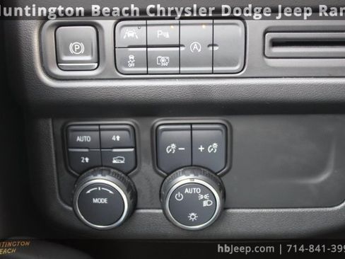 Used 2024 Chevrolet Suburban RST w/ Luxury Package image 21