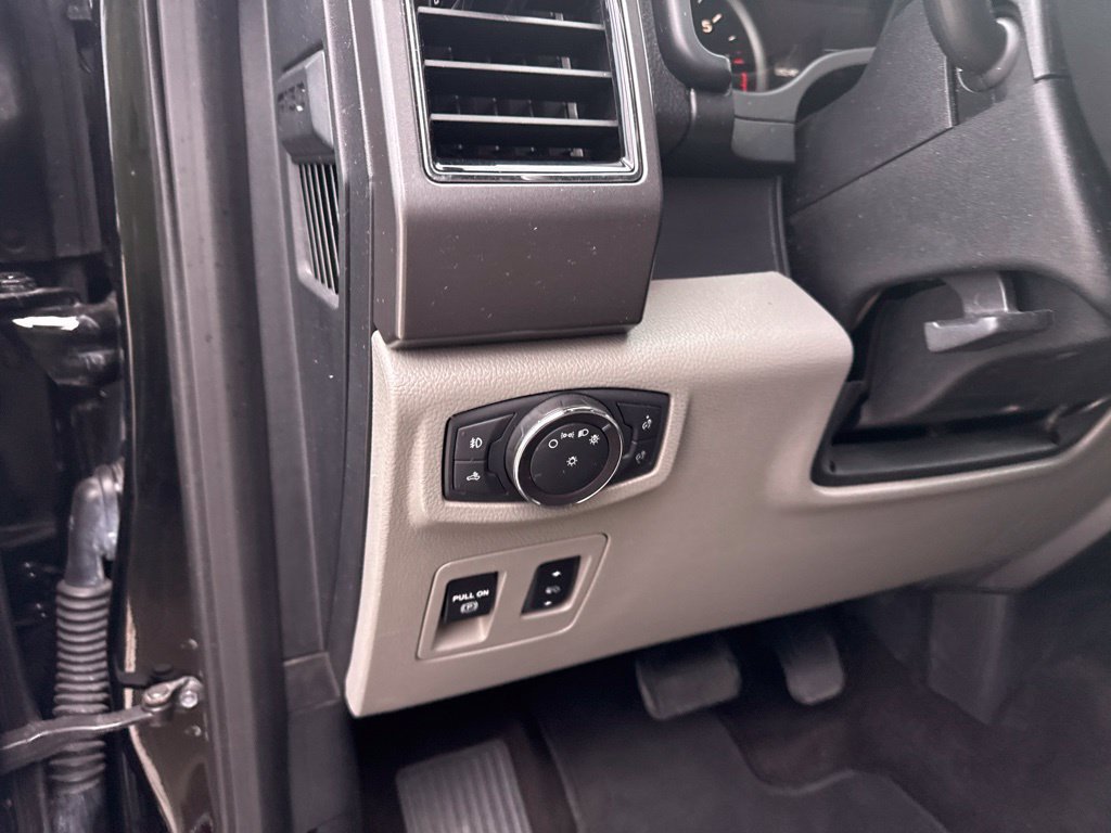 Used 2018 Ford F150 XLT w/ Equipment Group 302A Luxury AWD/4WD image 24
