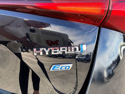 Used 2022 Toyota Prius L Eco image 20