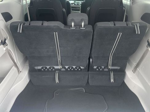 Used 2023 Chrysler Voyager LX image 17