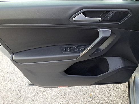 Certified 2021 Volkswagen Tiguan SE w/ Panoramic Sunroof Package image 16