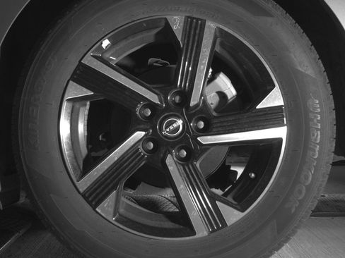 Used 2025 Nissan Sentra SV image 14