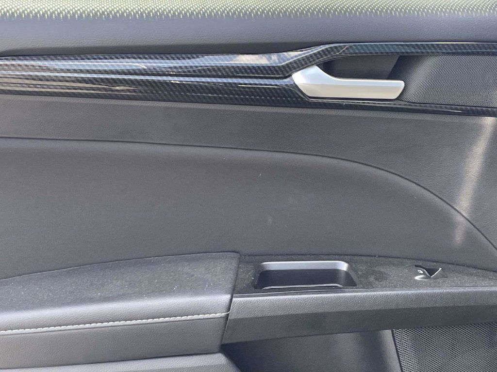Used 2018 Ford Fusion SE w/ Equipment Group 201A FWD image 15