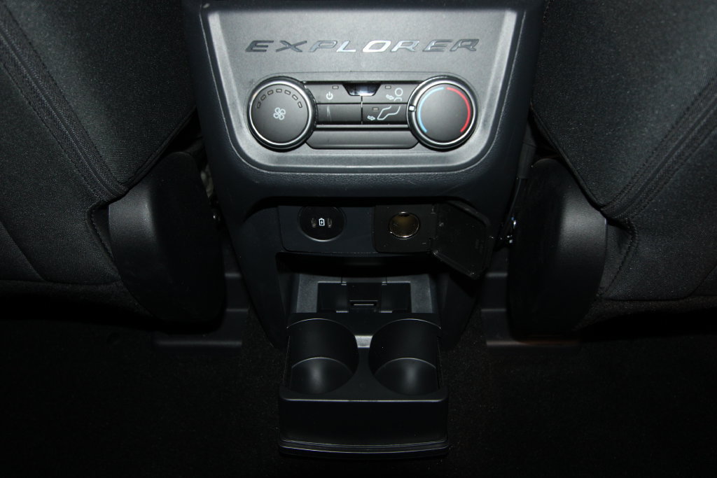 Used 2025 Ford Explorer Active AWD/4WD image 28