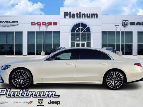 Used 2022 Mercedes-Benz S 500 4MATIC image 3