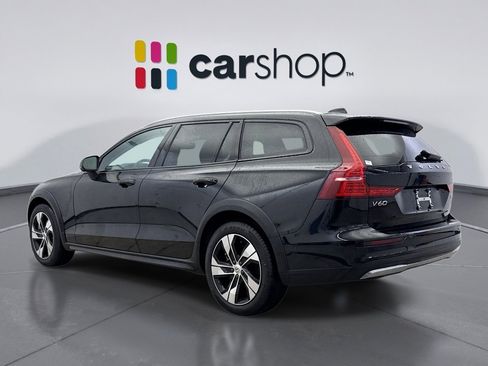 Used 2025 Volvo V60 B5 Cross Country Plus image 3