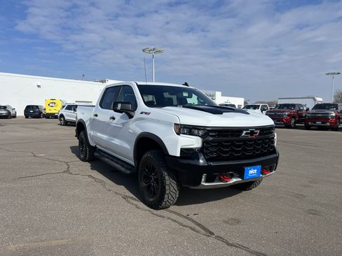 Used 2022 Chevrolet Silverado 1500 ZR2 w/ Technology Package image 3