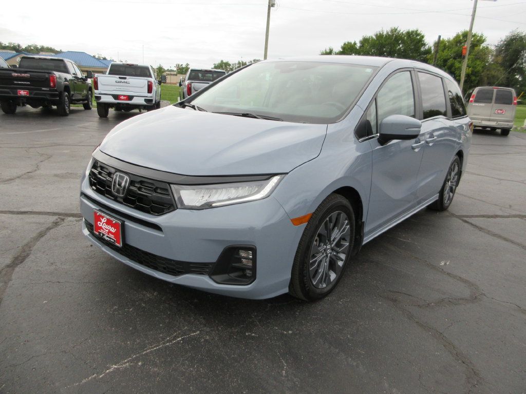 Used 2025 Honda Odyssey Touring image 11