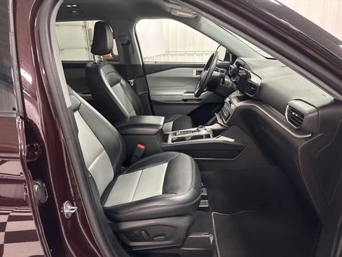 Used 2023 Ford Explorer XLT w/ Equipment Group 202A AWD/4WD image 31