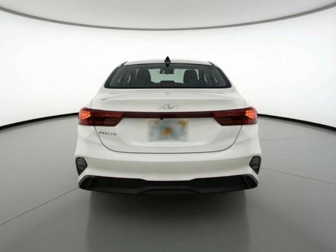 Used 2024 Kia Forte LXS w/ LXS Technology Package image 7