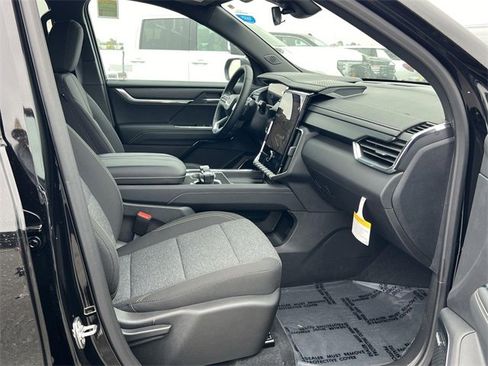 New 2025 GMC Acadia Elevation image 28