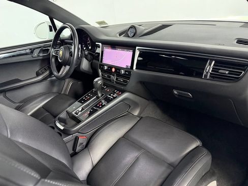 Used 2025 Porsche Macan AWD/4WD image 15