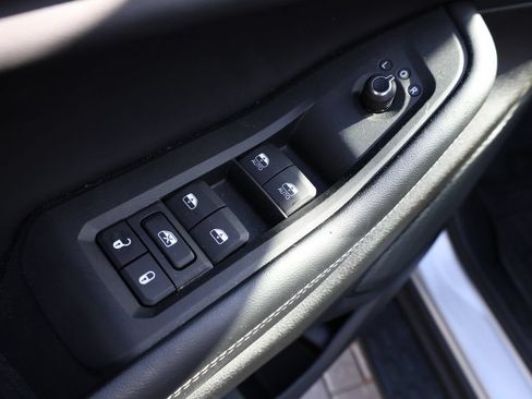 Used 2025 Jeep Grand Cherokee Limited w/ Black Appearance Package RWD image 12