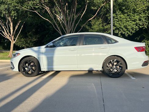 Certified 2026 Volkswagen Jetta SE w/ Black Wheel Package FWD image 6