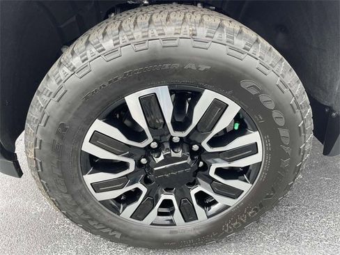 New 2026 GMC Sierra 2500 Denali Ultimate w/ LPO, Black Badging Package image 6