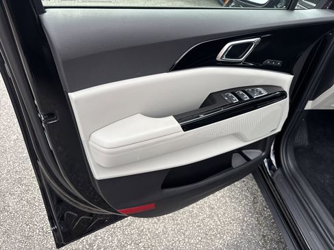 Certified 2024 Kia Carnival SX Prestige image 10