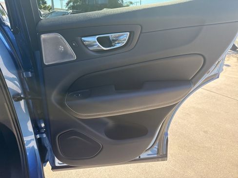 Used 2019 Volvo XC60 T5 R-Design image 16