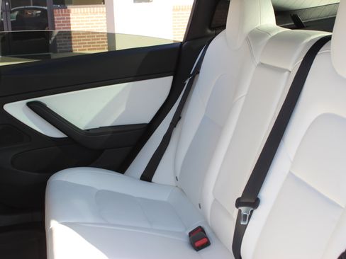 Used 2021 Tesla Model 3 Standard Range Plus image 19