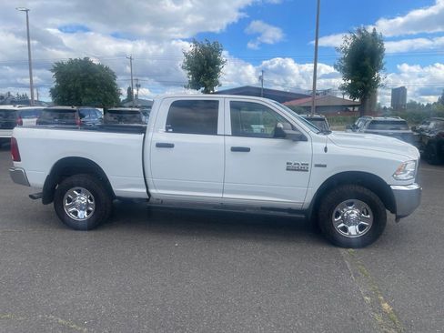 Used 2017 RAM 2500 Tradesman w/ Chrome Appearance Group AWD/4WD image 4