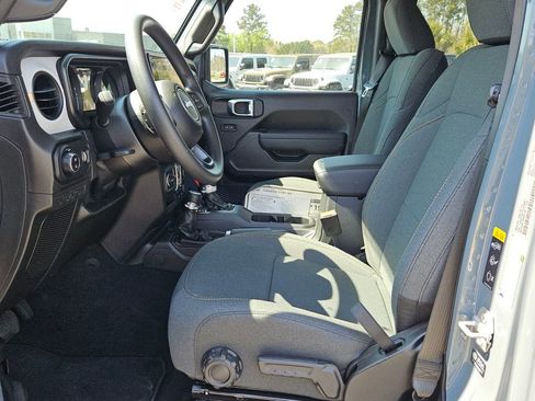 New 2026 Jeep Gladiator Sport AWD/4WD image 10