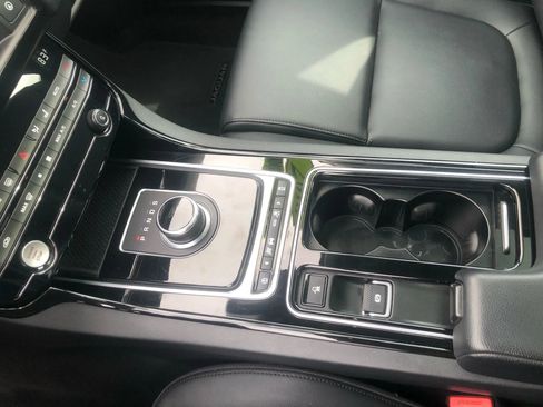 Used 2018 Jaguar XE Premium RWD image 17