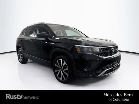 Used 2024 Volkswagen Taos SE FWD image 1