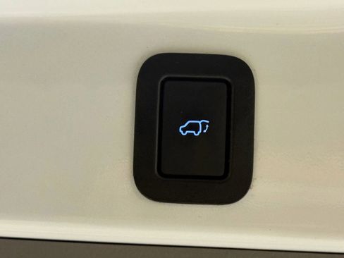 Used 2017 Toyota Highlander Plus image 21