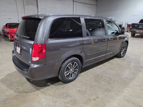 Used 2015 Dodge Grand Caravan SE w/ Quick Order Package 29E SE FWD image 12