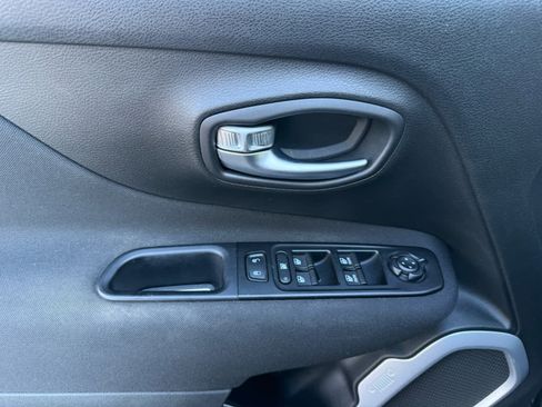 Used 2021 Jeep Renegade Sport image 11