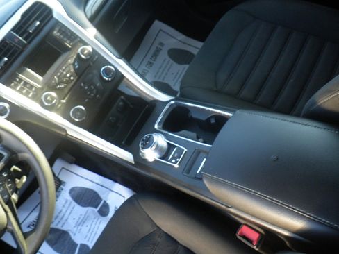 Used 2017 Ford Fusion SE image 21