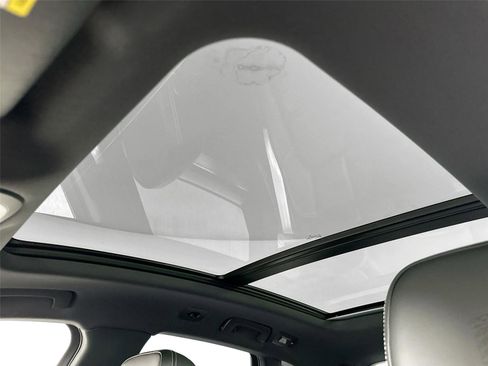 Certified 2025 Porsche Macan S AWD/4WD image 36