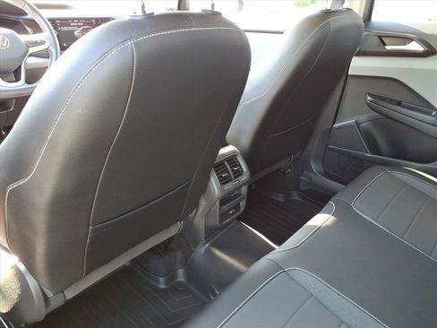 Used 2022 Volkswagen Taos SE AWD/4WD image 8