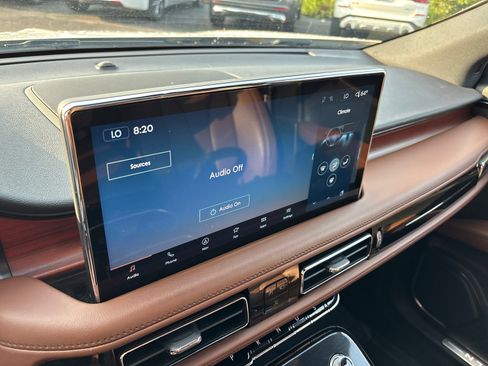 Used 2023 Lincoln Nautilus Reserve AWD/4WD image 19