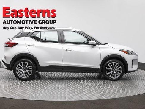 Used 2023 Nissan Kicks SV image 4