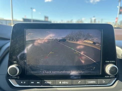 Used 2023 Nissan Rogue S image 18