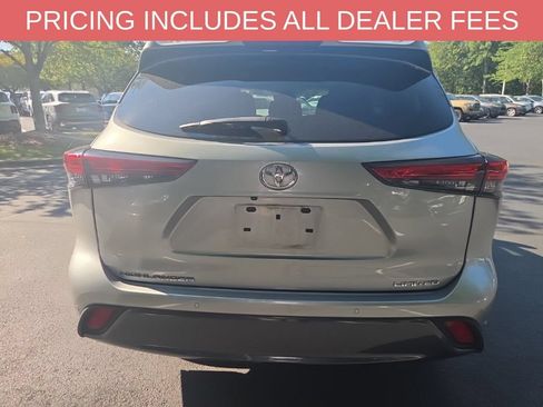Used 2021 Toyota Highlander Limited FWD image 13