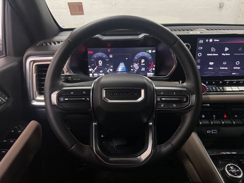Used 2025 GMC Canyon Denali AWD/4WD image 24