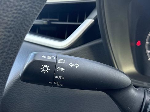Used 2021 Toyota Corolla LE FWD image 29