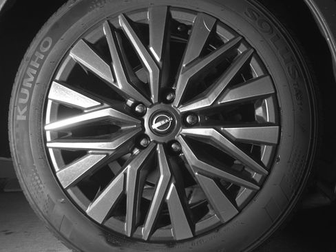 Used 2025 Nissan Altima 2.5 SV FWD image 15