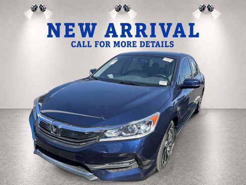 Used 2017 Honda Accord EX image 2