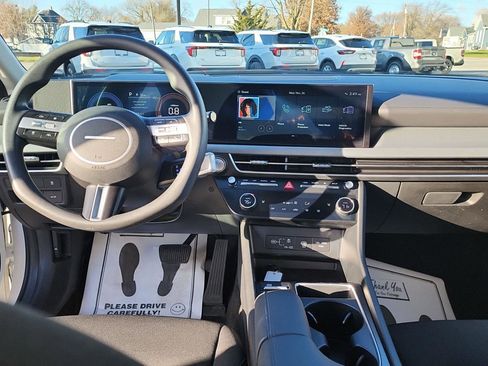 Used 2025 Hyundai Sonata SEL image 2