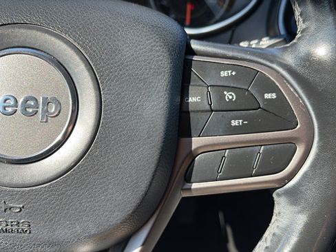 Used 2020 Jeep Cherokee Limited AWD/4WD image 29