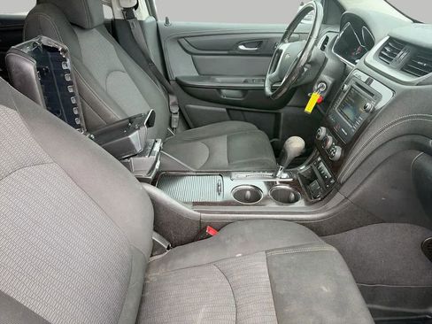 Used 2017 Chevrolet Traverse LT w/ Style and Technology Package FWD image 8